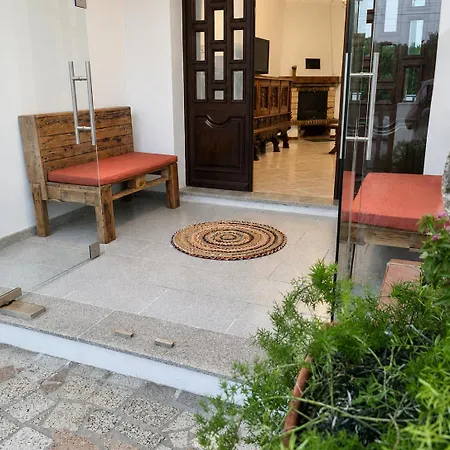 House, Da Amorosa Viana *